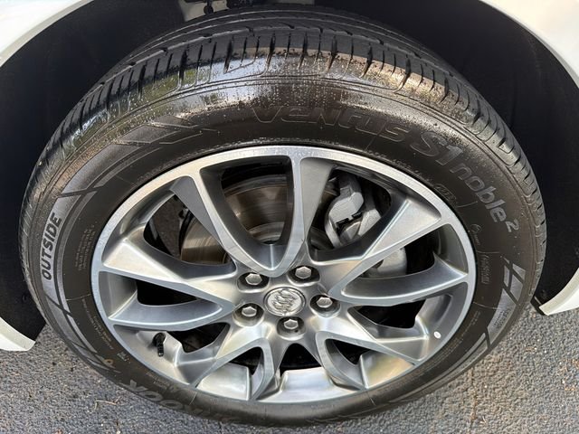 Used 2020 White Buick Essence image 12