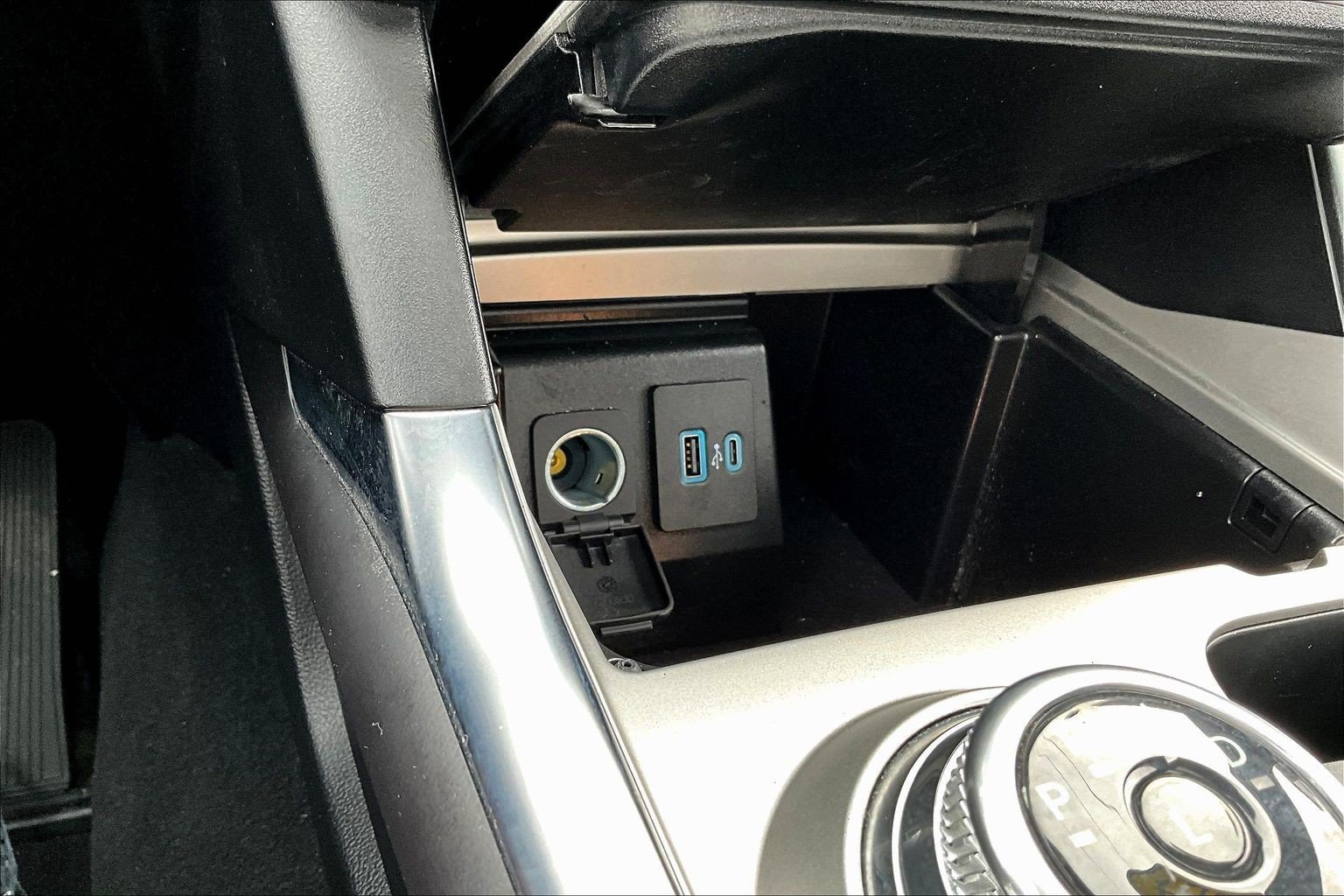 Used 2024 Gray Ford Platinum image 13