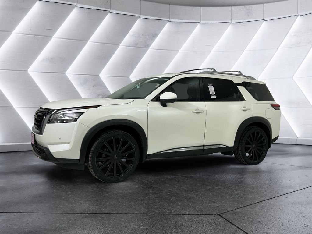 Used 2023 White Nissan Platinum image 3