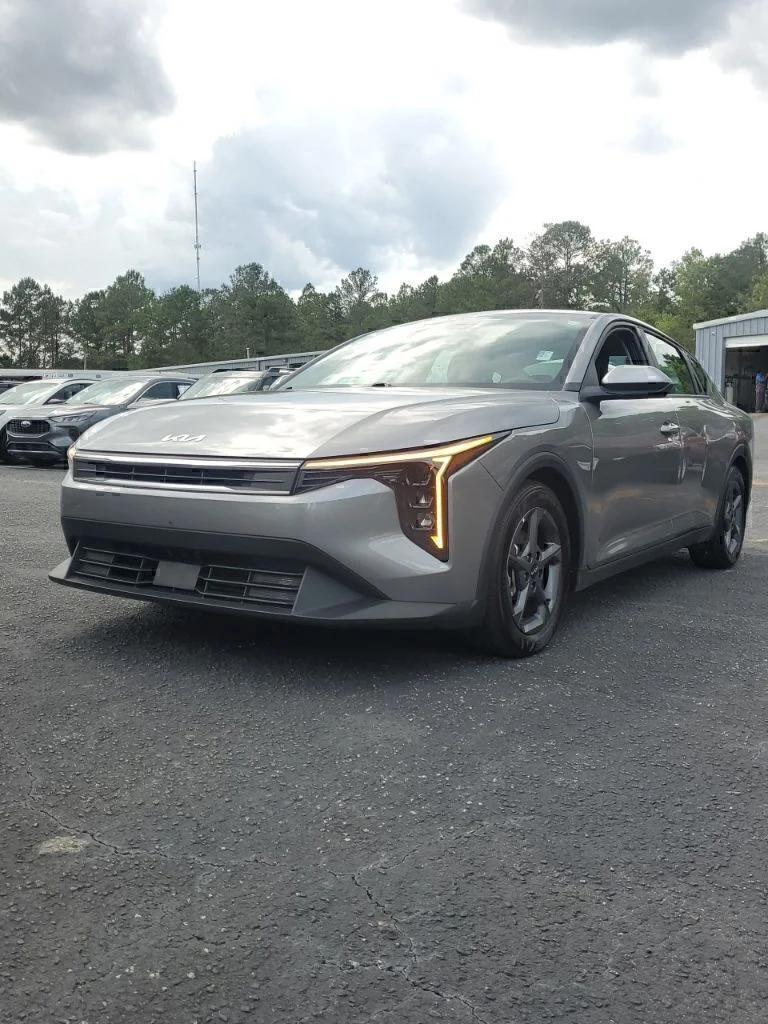 2025 Kia K4 LXS AT's photo