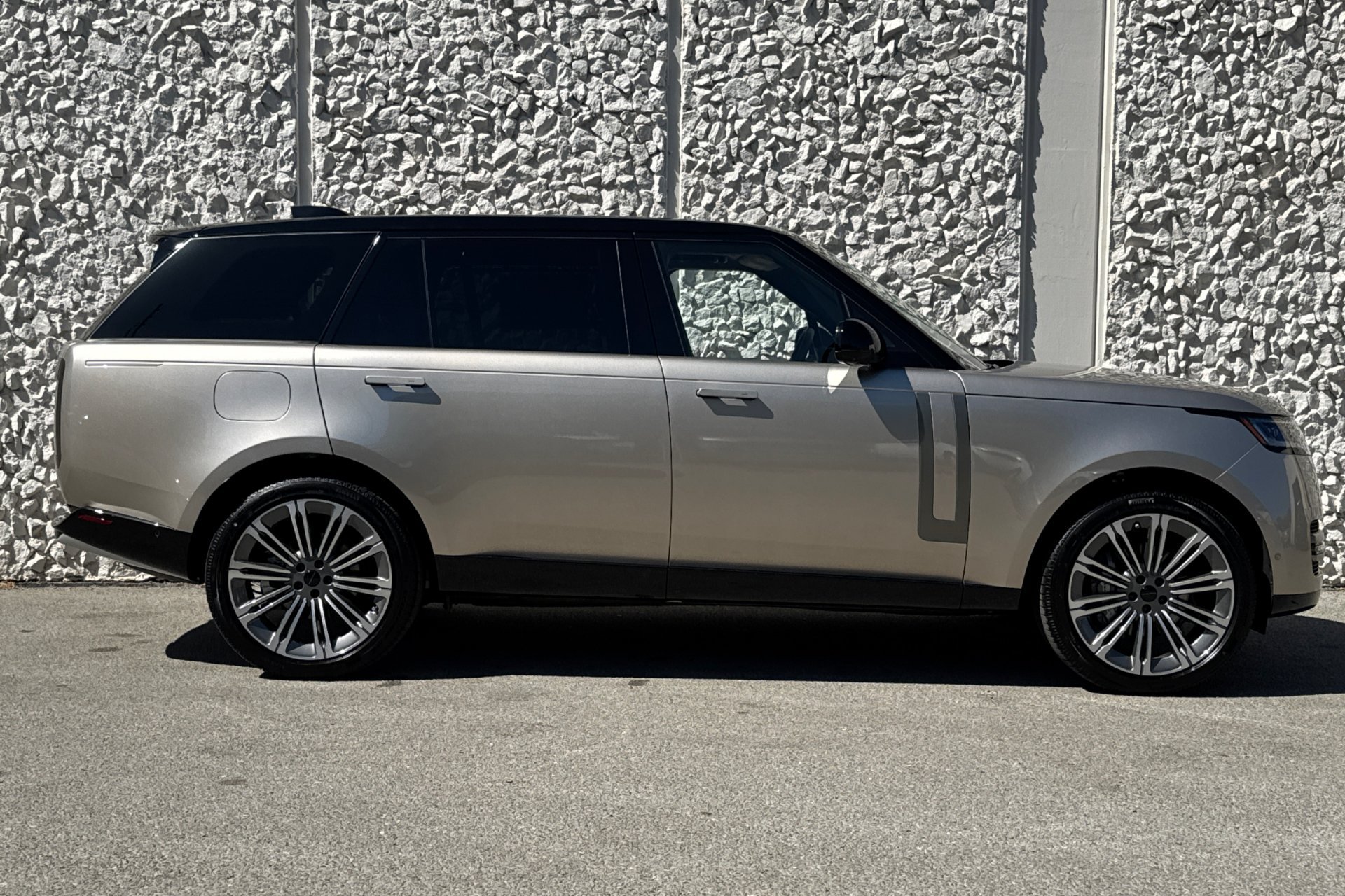 New 2026 Batumi Gold Land Rover SE image 8