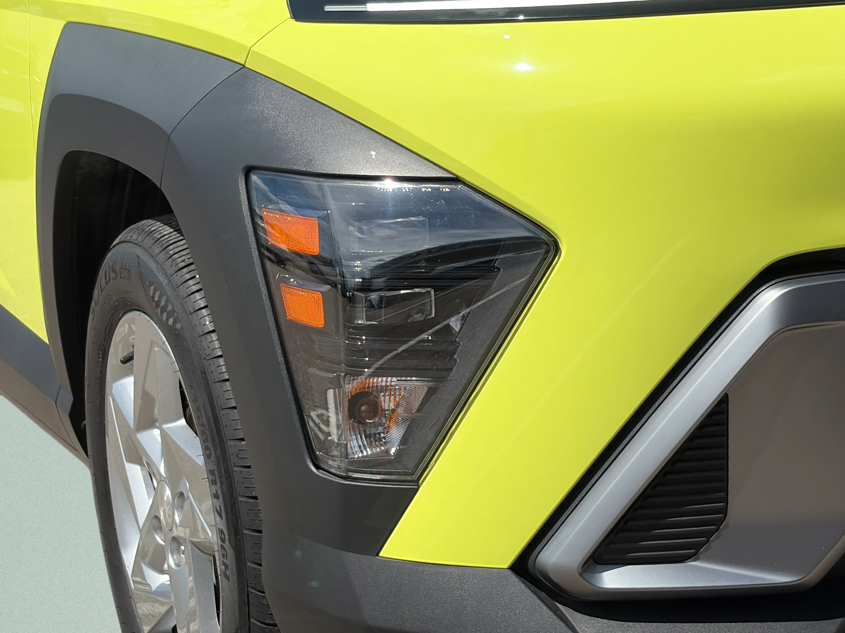 Used 2024 Neoteric Yellow Hyundai SE image 27