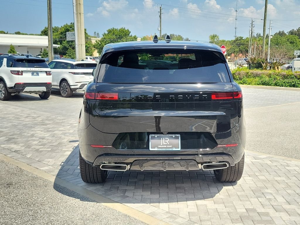 New 2026 Santorini Black Land Rover Dynamic SE image 4
