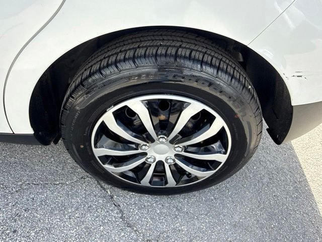Used 2021 White Kia LX image 31