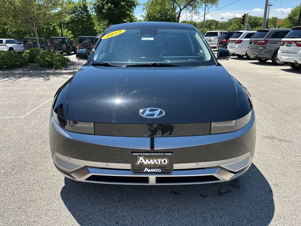 Used 2023 Black Hyundai Limited image 3
