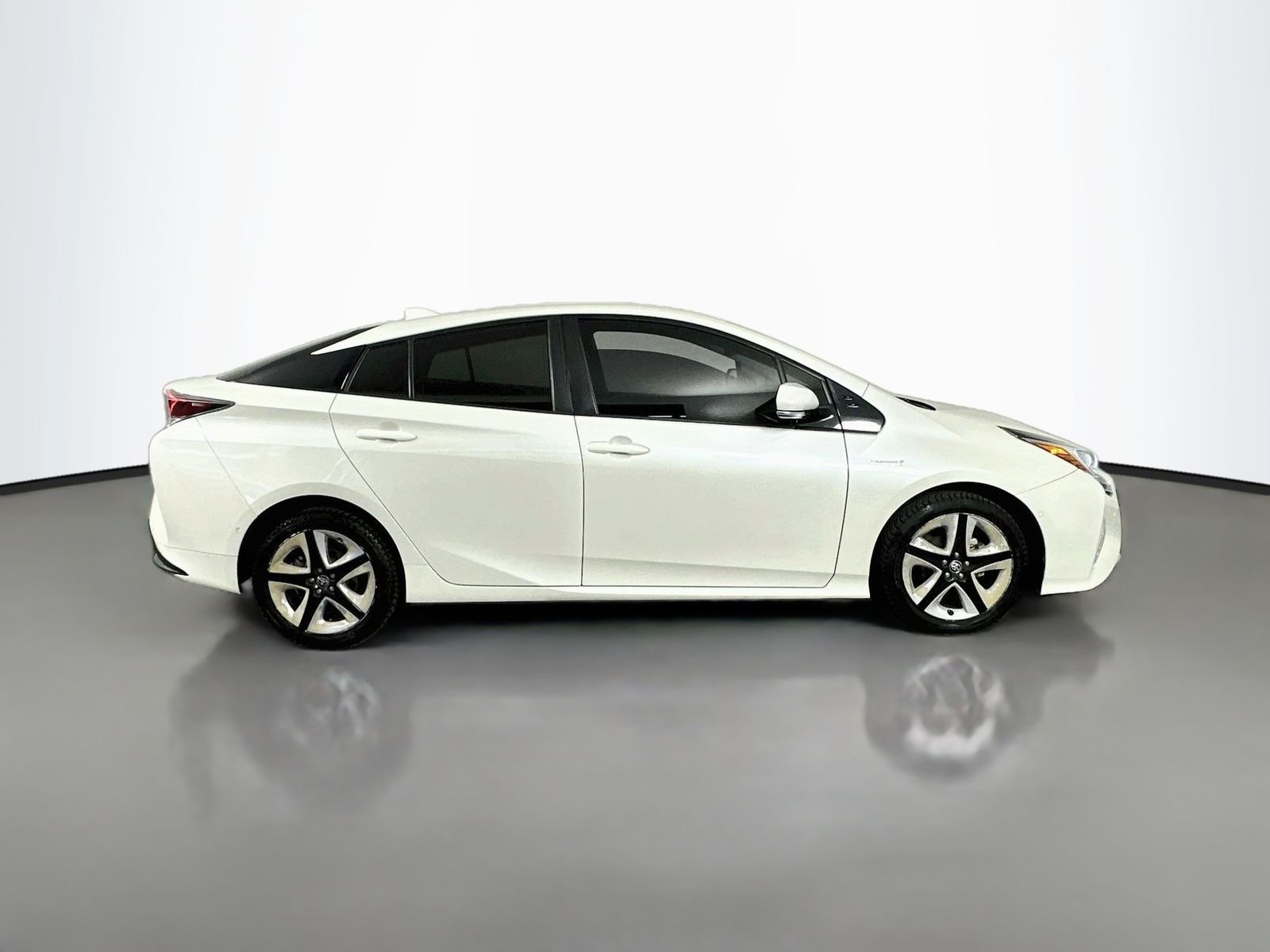 Used 2016 Blizzard Pearl Toyota Four Touring image 8