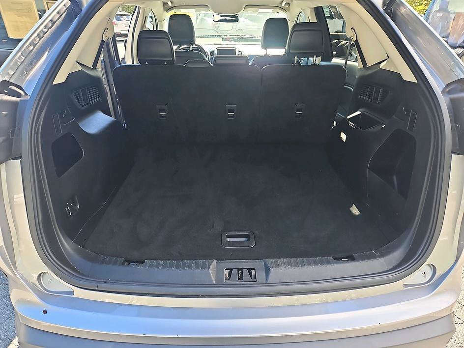Used 2022 Silver Metallic Ford SEL image 23