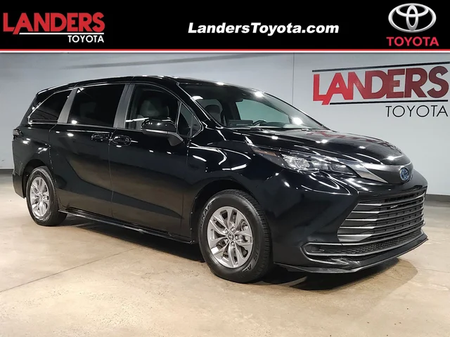 2025 Toyota Sienna LE