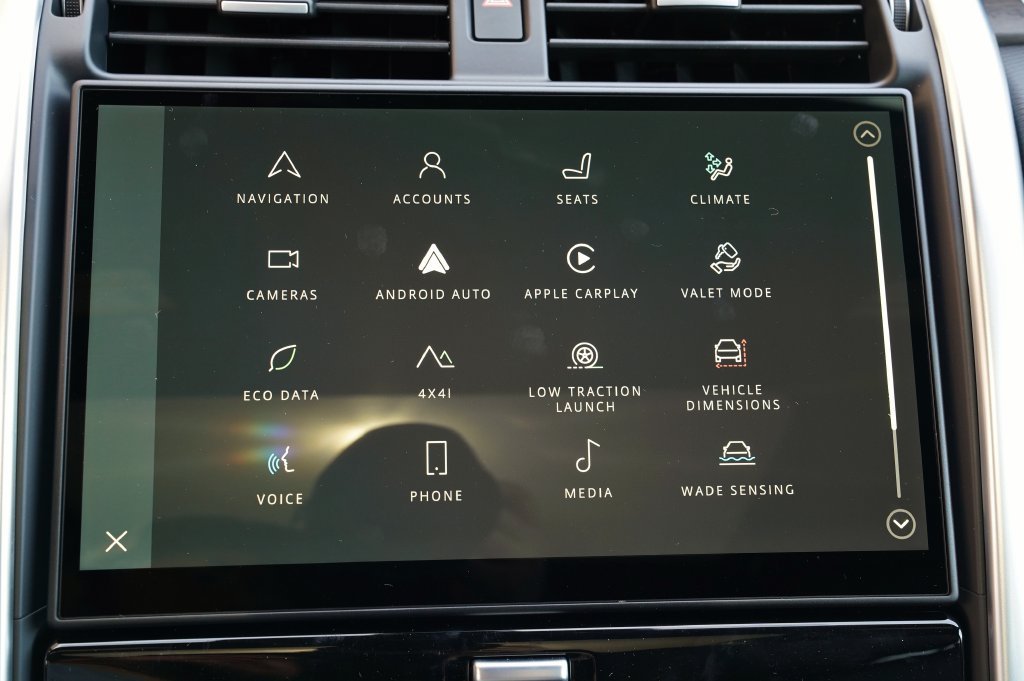 New 2026 Fuji White Land Rover Dynamic SE image 18
