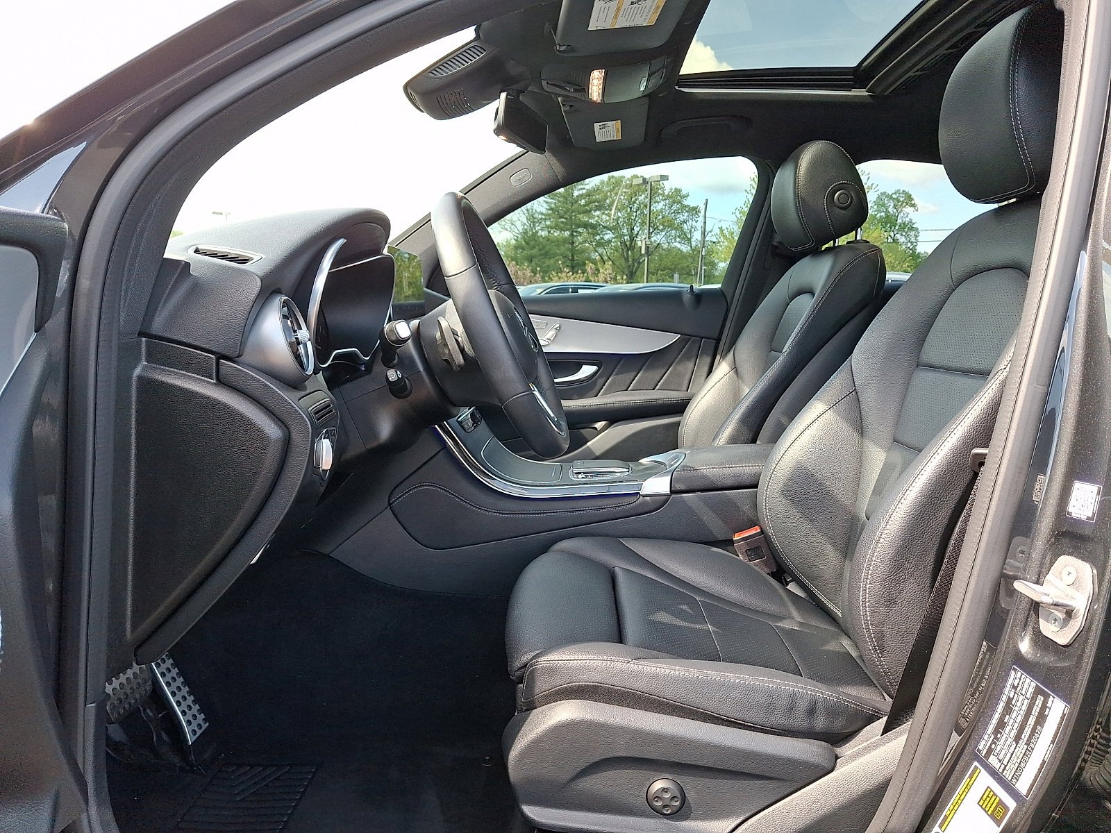 Used 2020 Graphite Grey Metallic Mercedes-Benz GLC 300 image 13