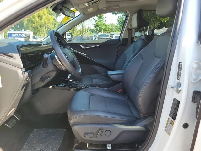 Used 2023 White Kia EX Touring image 20