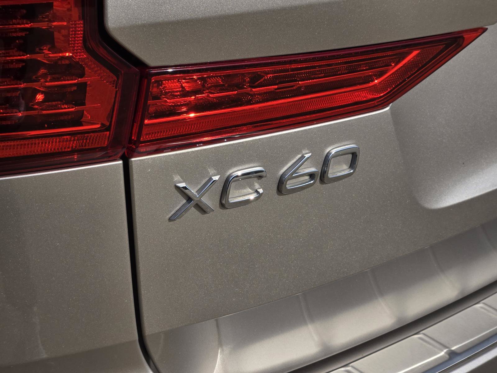 Used 2023 Silver Dawn Metallic Volvo Ultimate Bright Theme image 9