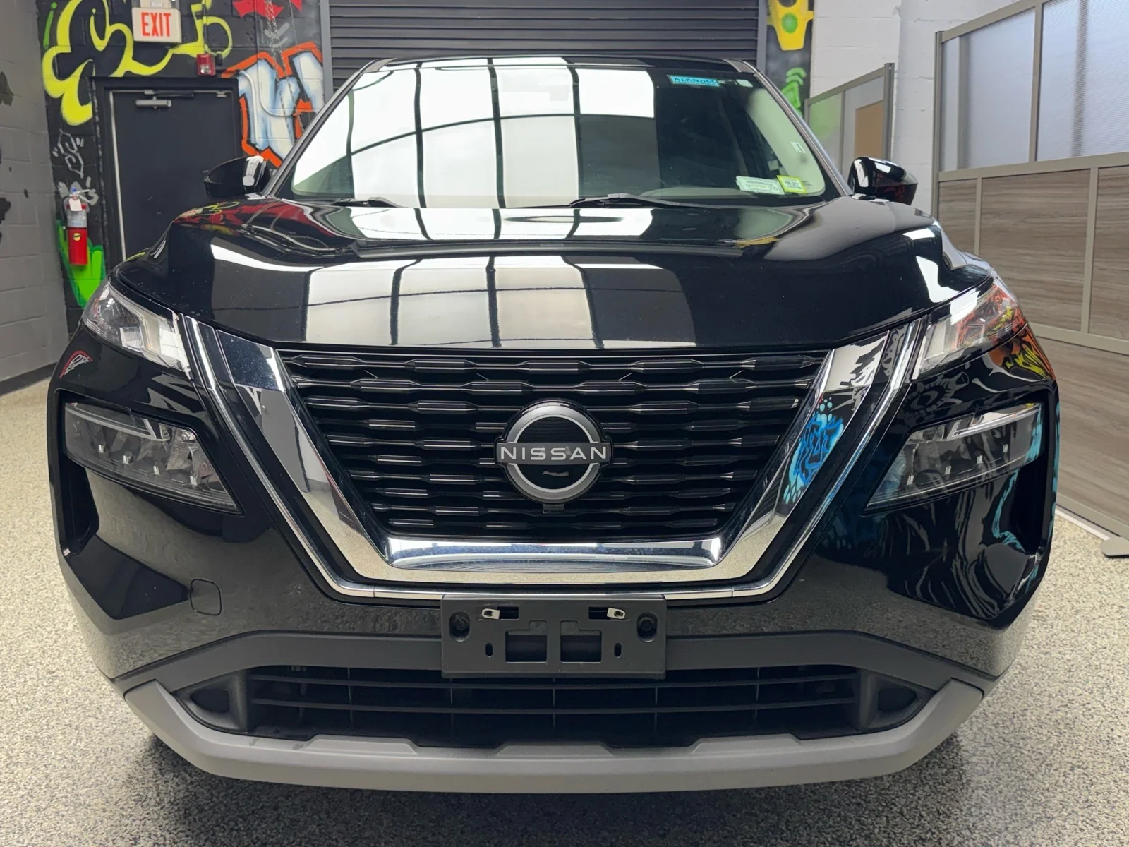 Used 2023 Super Black (kh3) Nissan SV image 2