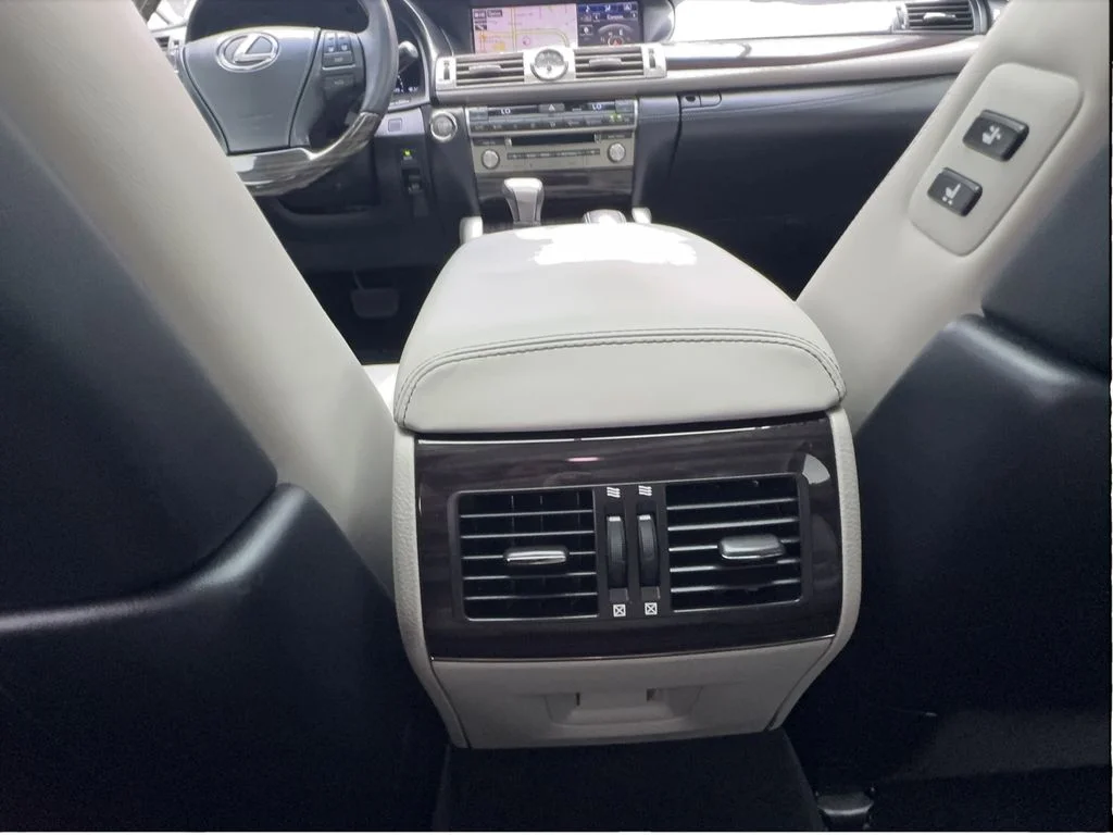 Used 2015 Black Lexus 460 image 41