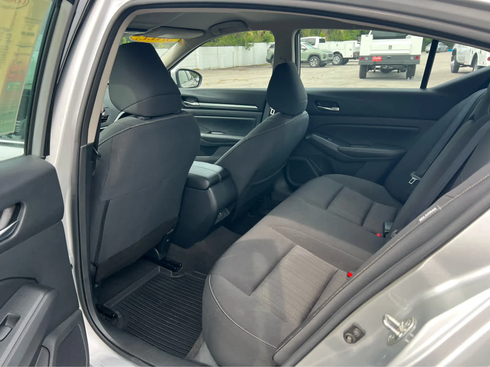 Used 2022 Silver Nissan 2.5 SV image 5