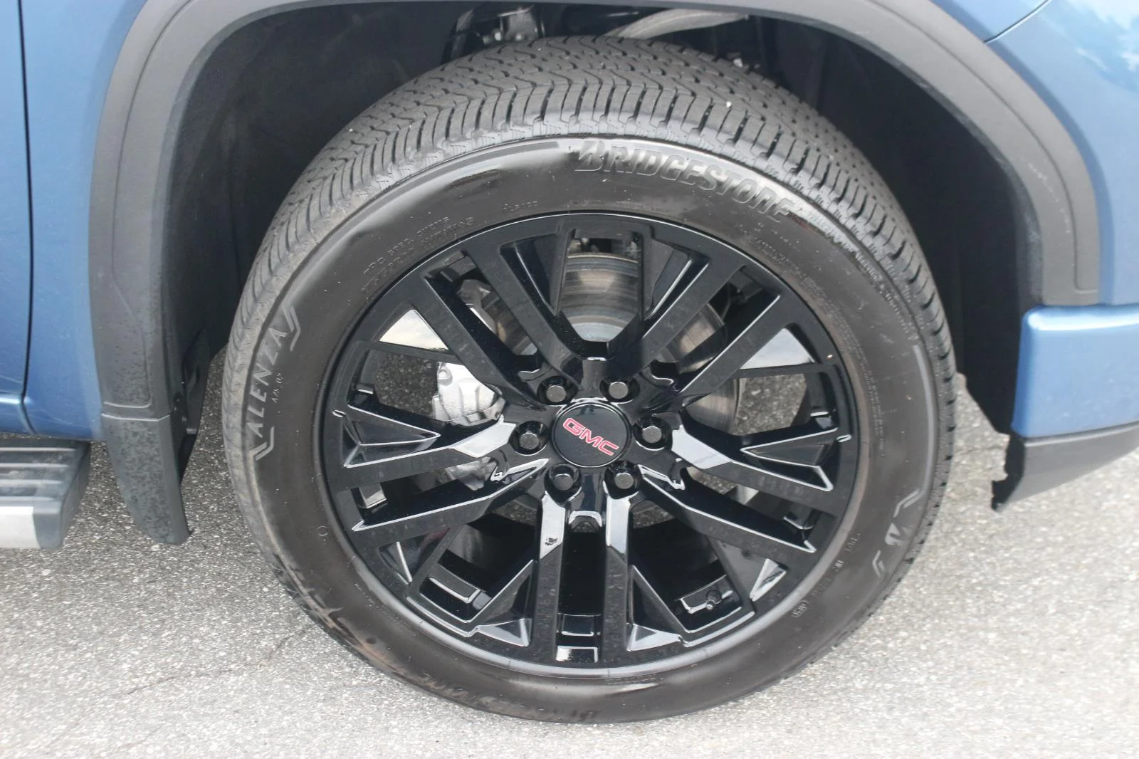 Used 2025 Downpour Metallic GMC Denali image 40