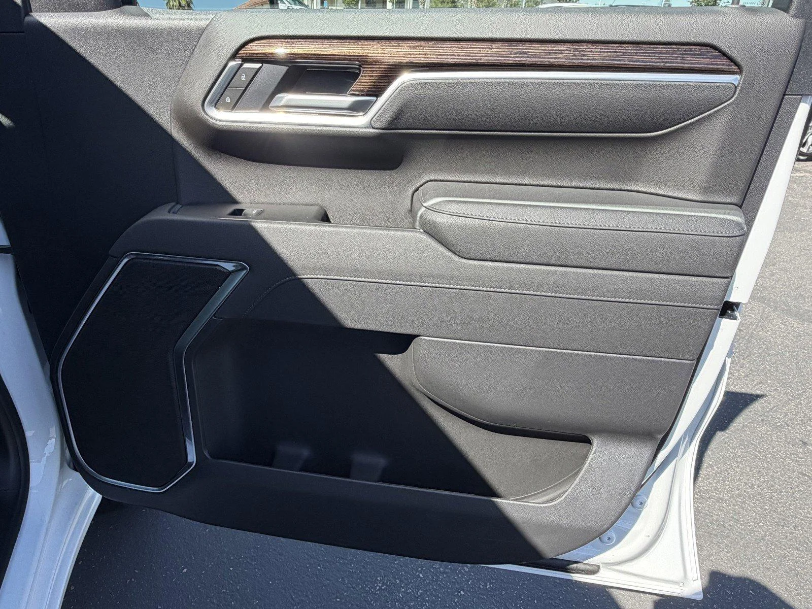 New 2026 Summit White GMC SLE image 7