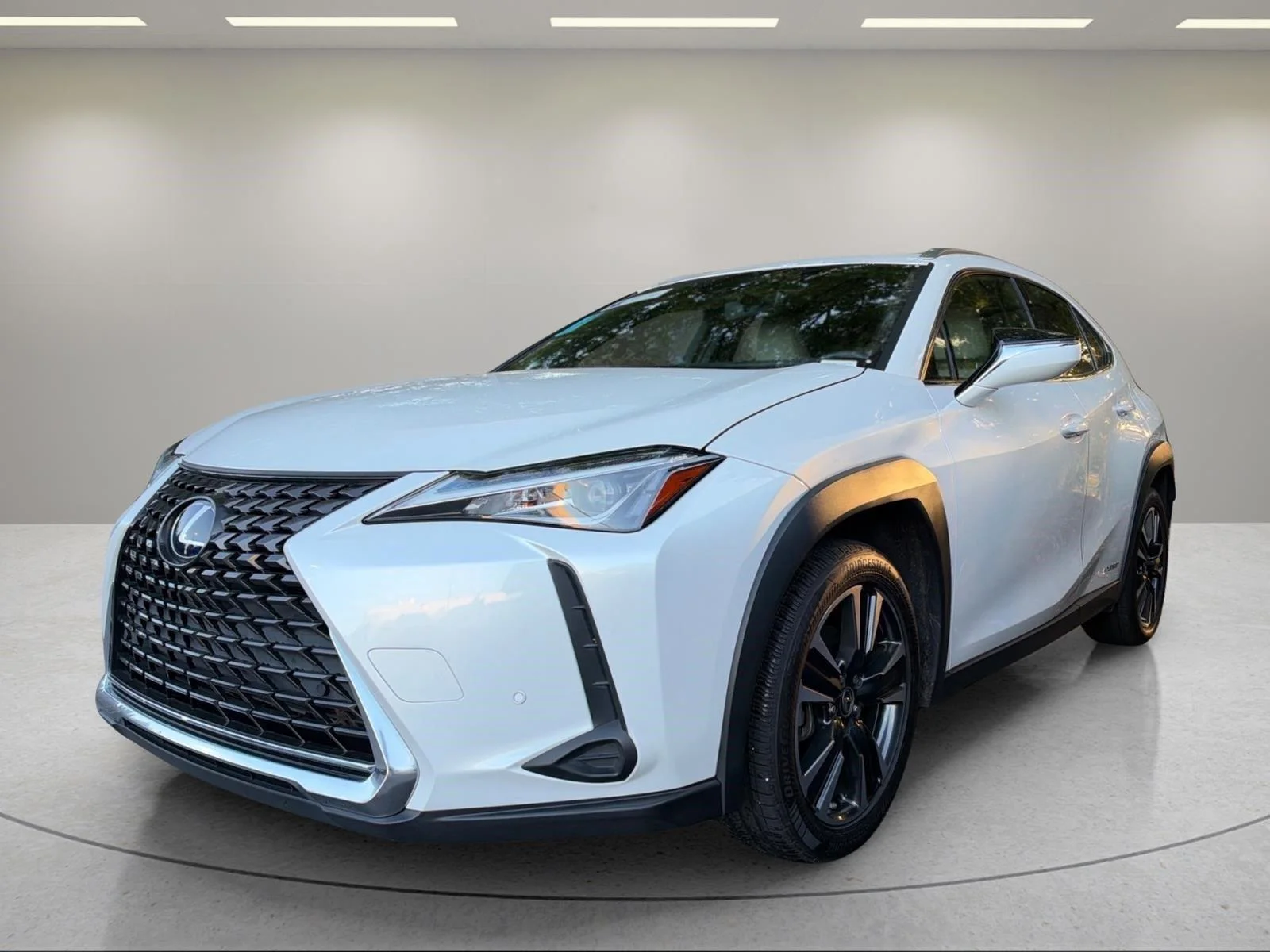 Used 2020 Eminent White Pearl Lexus UX 250h image 1