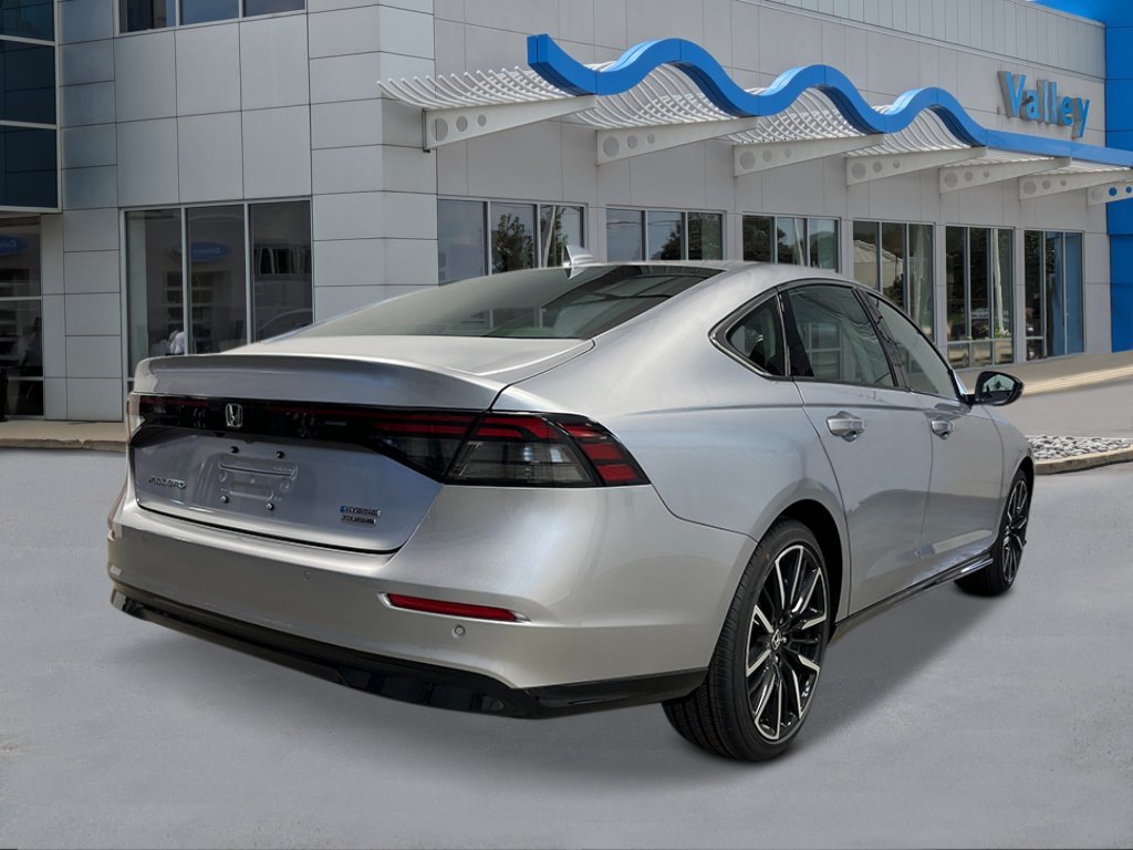 New 2026 Solar Silver Metallic Honda Touring image 5