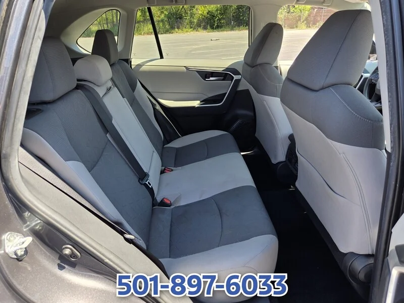 Used 2021 Magnetic Gray Metallic TOYOTA XLE FWD image 14