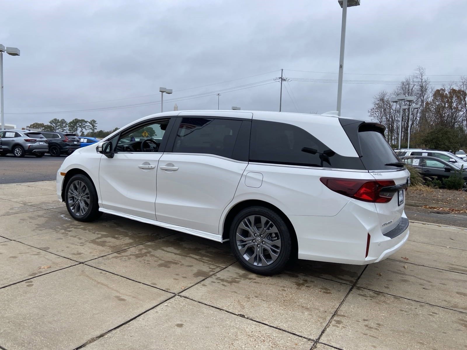 New 2026 Platinum White Pearl Honda Touring image 7