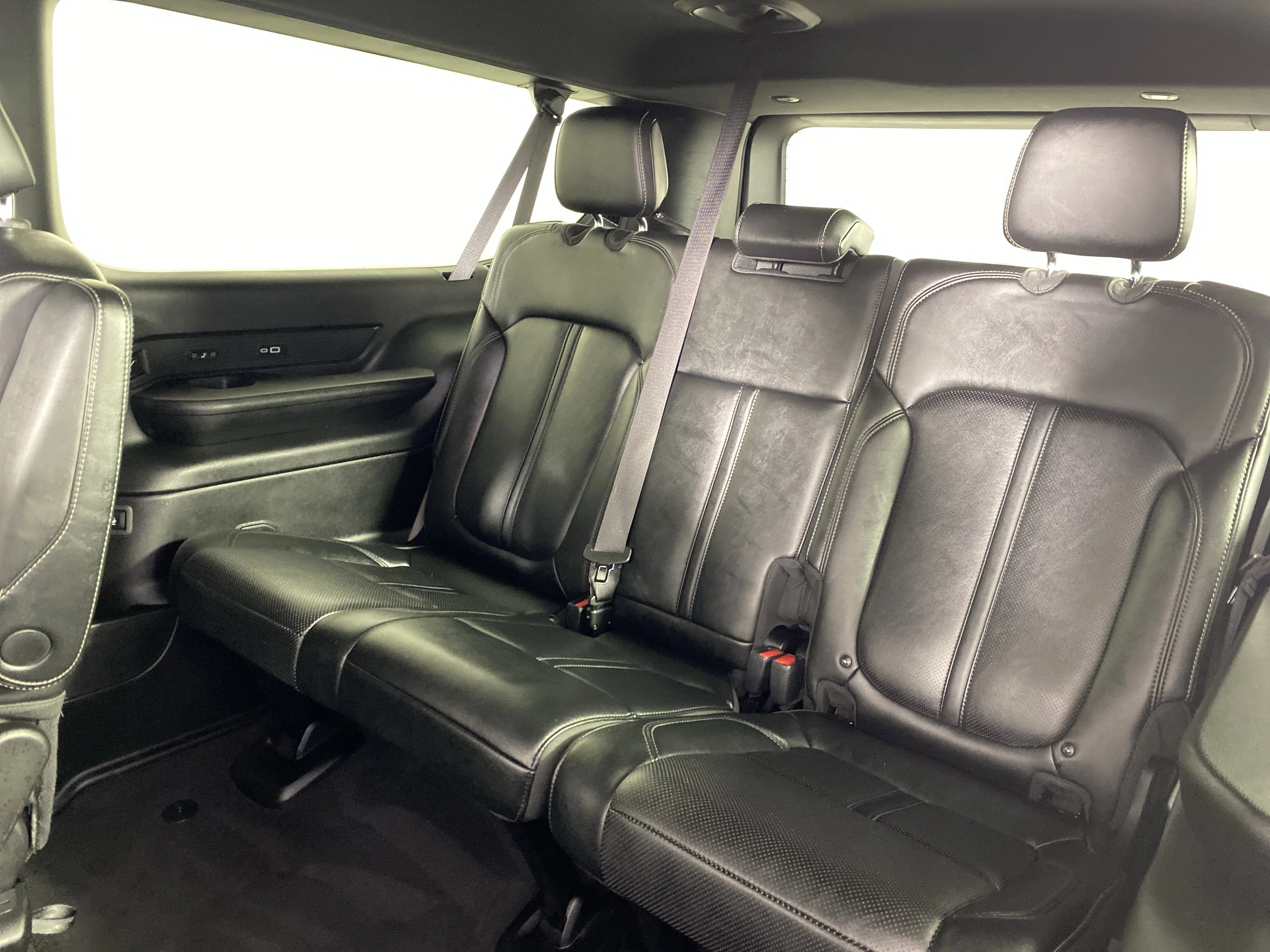 Used 2024 Velvet Red Pearlcoat Jeep Series II image 33