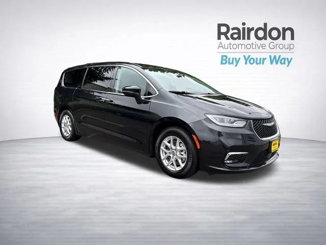 2023 Chrysler Pacifica Touring L's photo