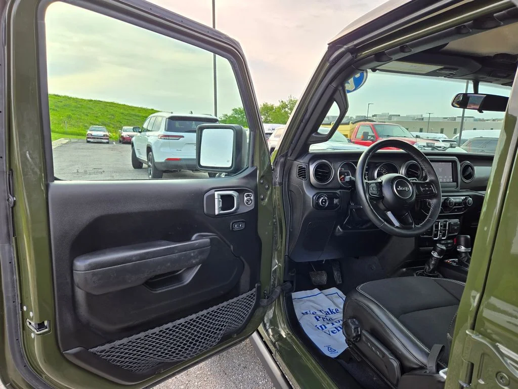 Used 2023 Green Jeep  image 11