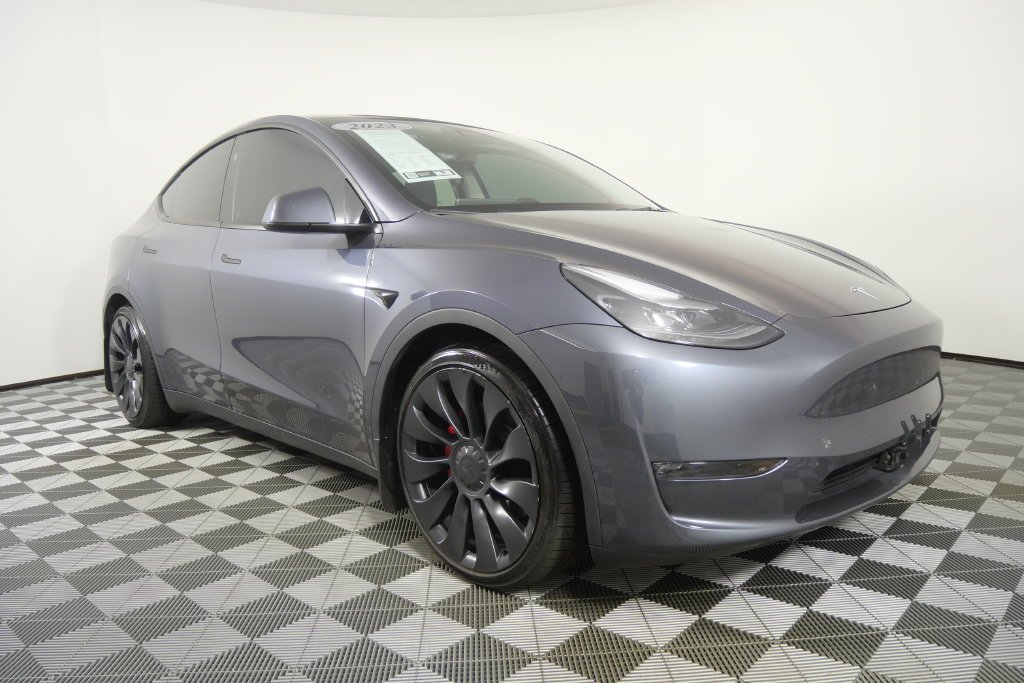 Used 2023  Tesla Performance image 2