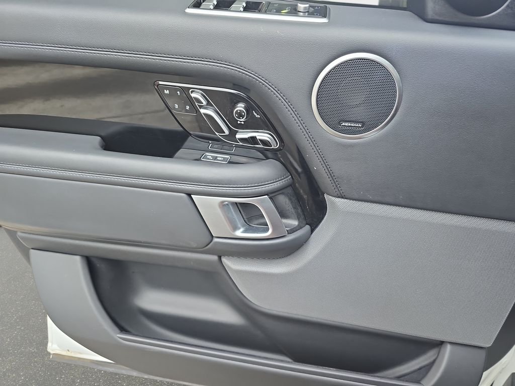 Used 2020 White Land Rover HSE image 29