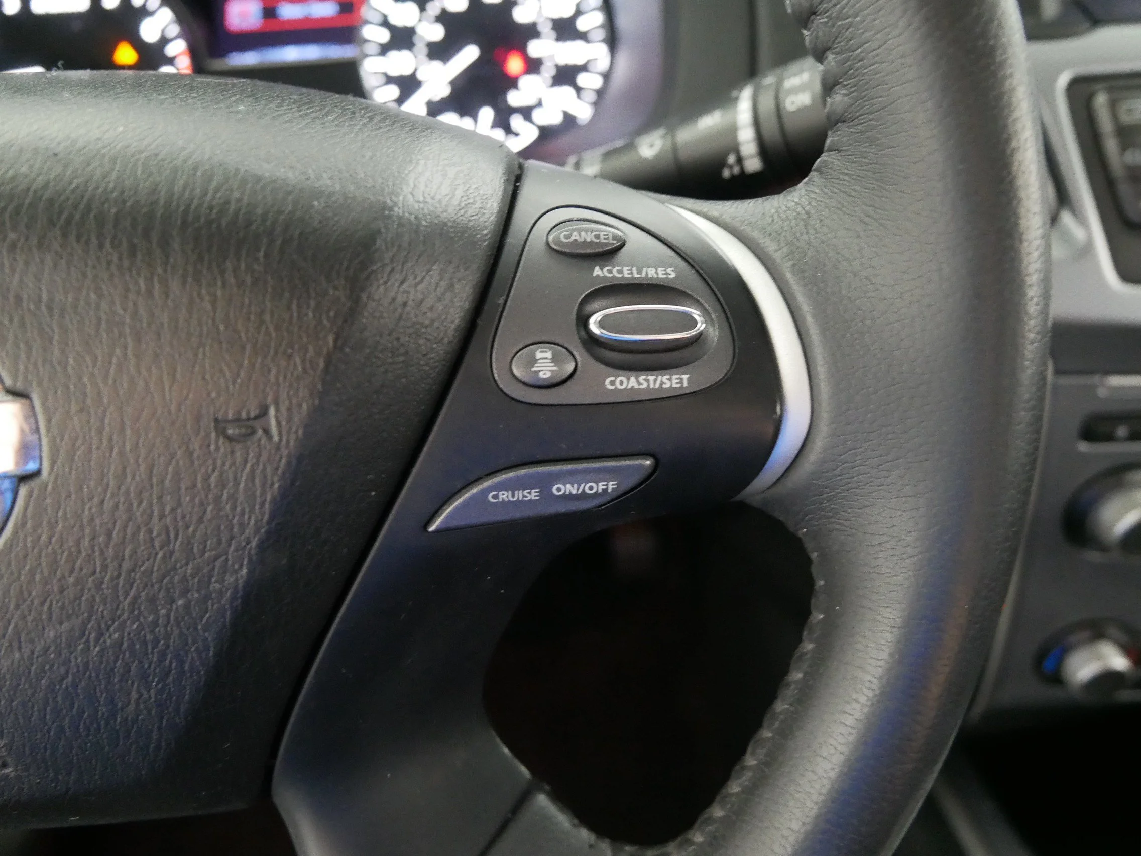 Used 2018 Magnetic Black Nissan SL image 28