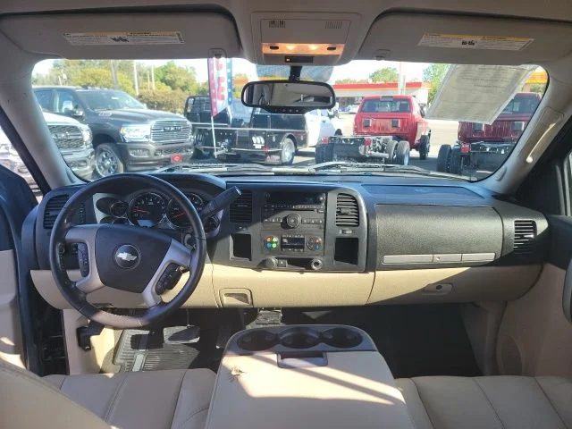 Used 2009 Blue Granite Metallic Chevrolet LT image 17