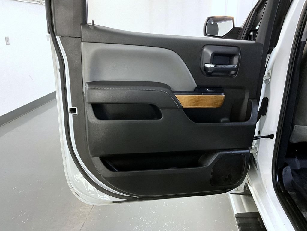 Used 2017 White Chevrolet LTZ image 20