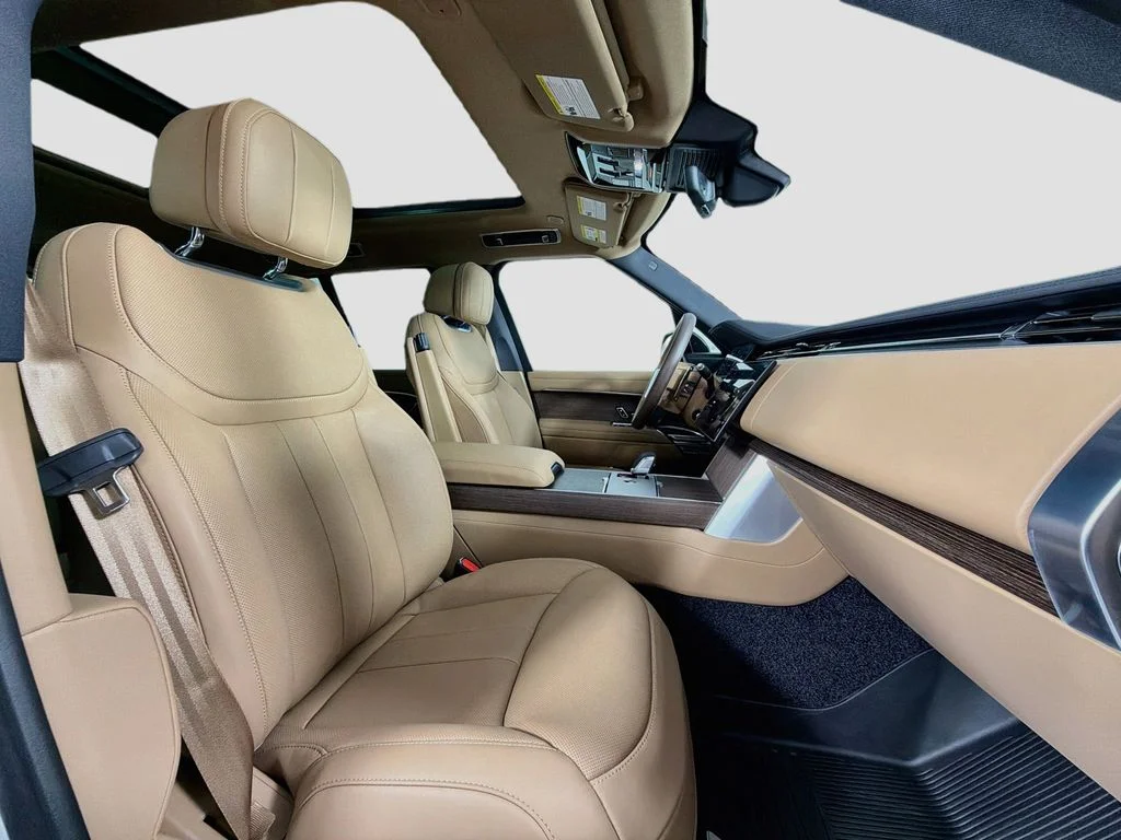 New 2026 Fuji White Land Rover SE image 30