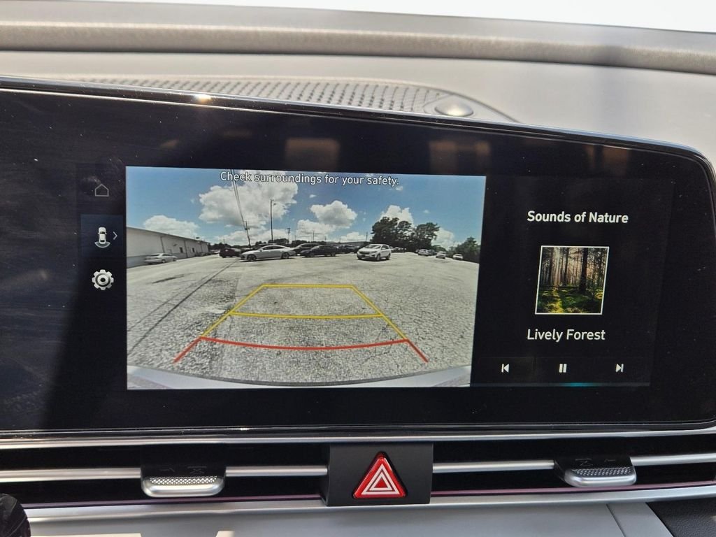 2025 Hyundai Elantra Limited - Photo 25