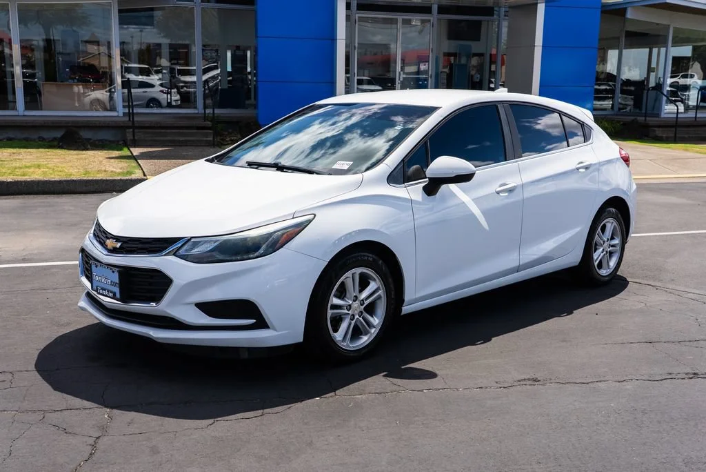 Used 2018 Chevrolet Cruze LT with VIN 3G1BE6SMXJS580938 for sale in Hillsboro, OR