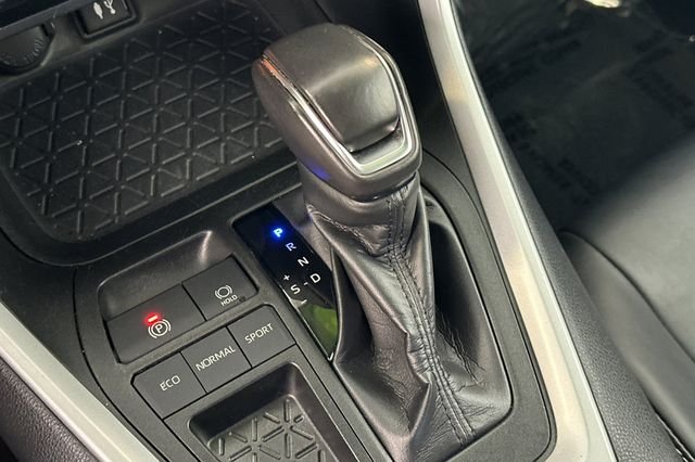 Certified Used 2019 White Toyota XLE Premium image 26