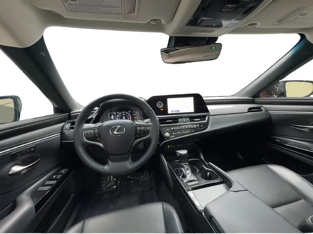 Used 2024 White Lexus 350 image 37