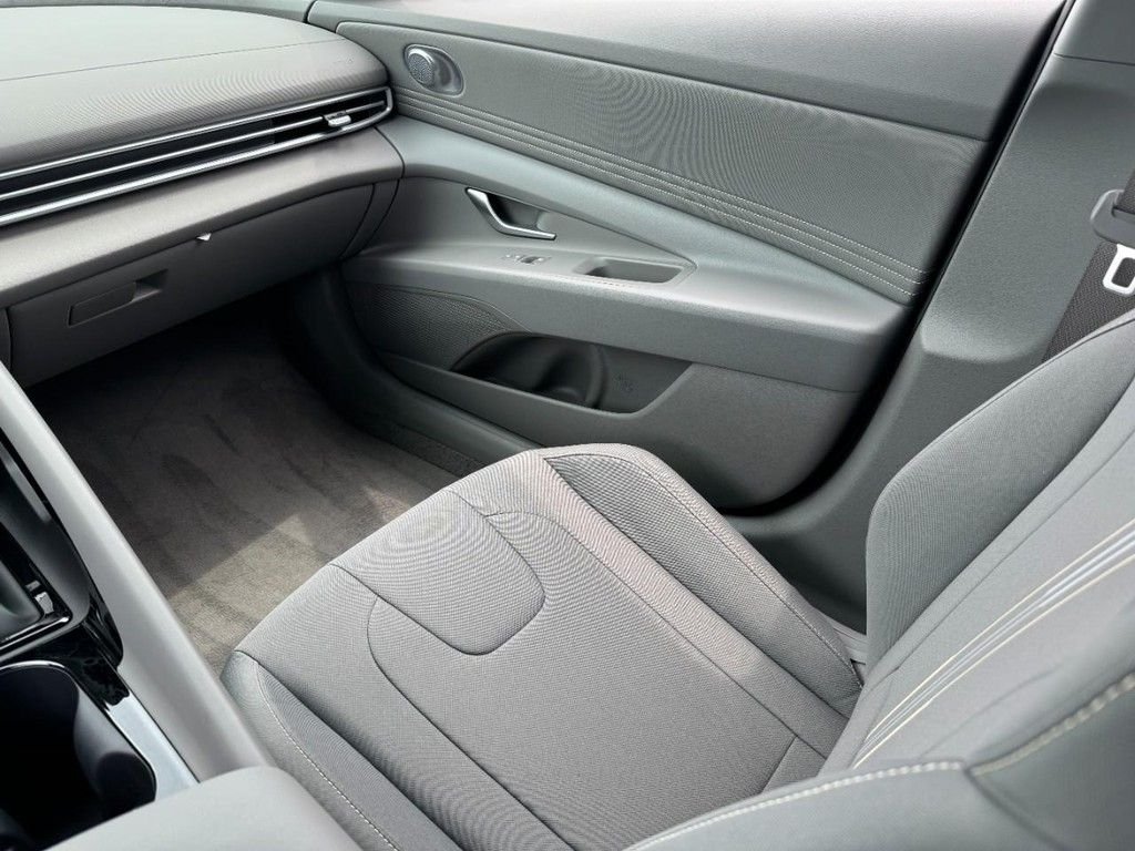 2025 Hyundai Elantra Blue - Photo 10