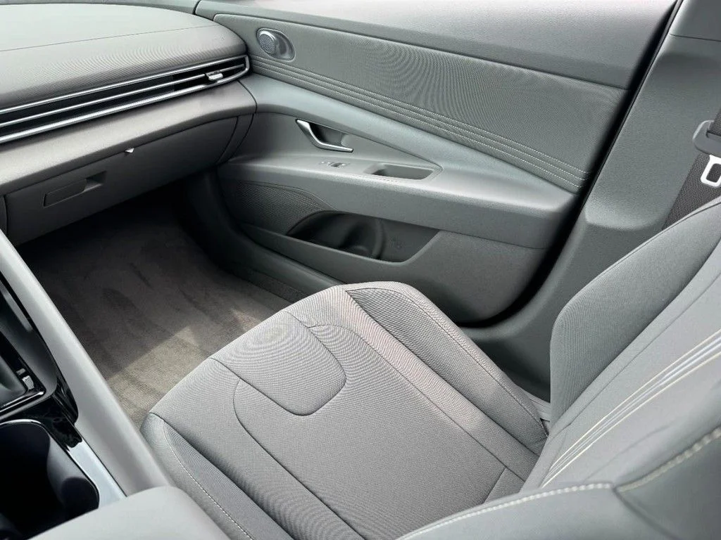 2025 Hyundai Elantra Blue - Photo 10
