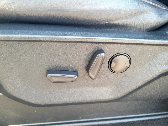 Used 2025  Ford Lariat image 11