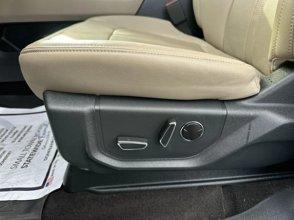 Used 2023 White Ford Limited image 12