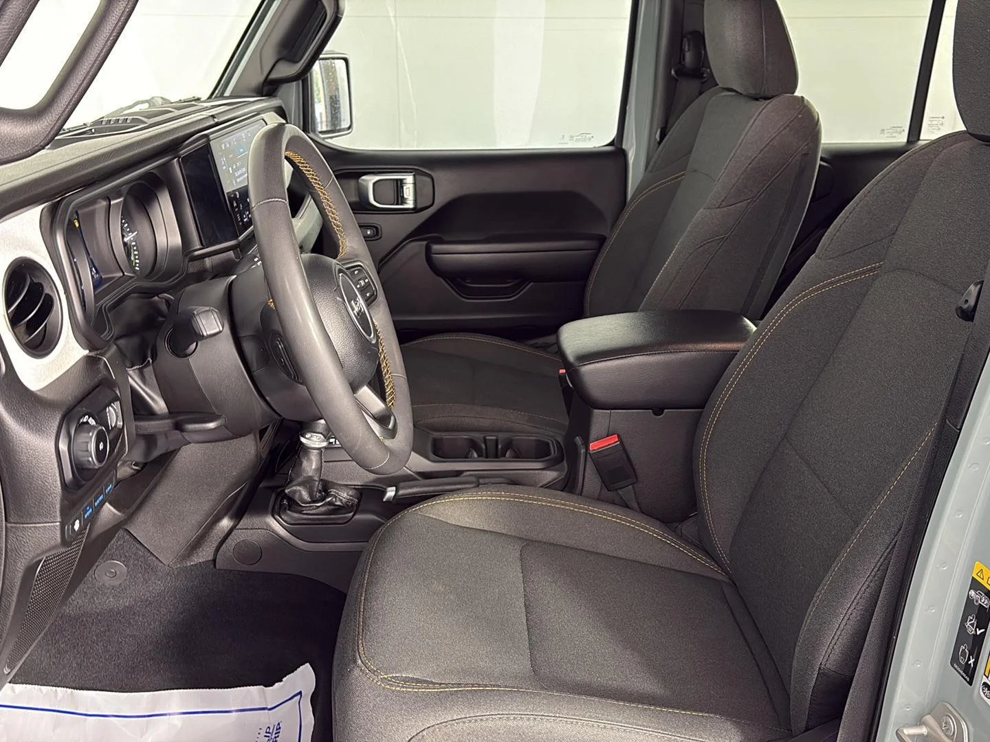 Used 2024 Earl Clearcoat Jeep Sport S image 24