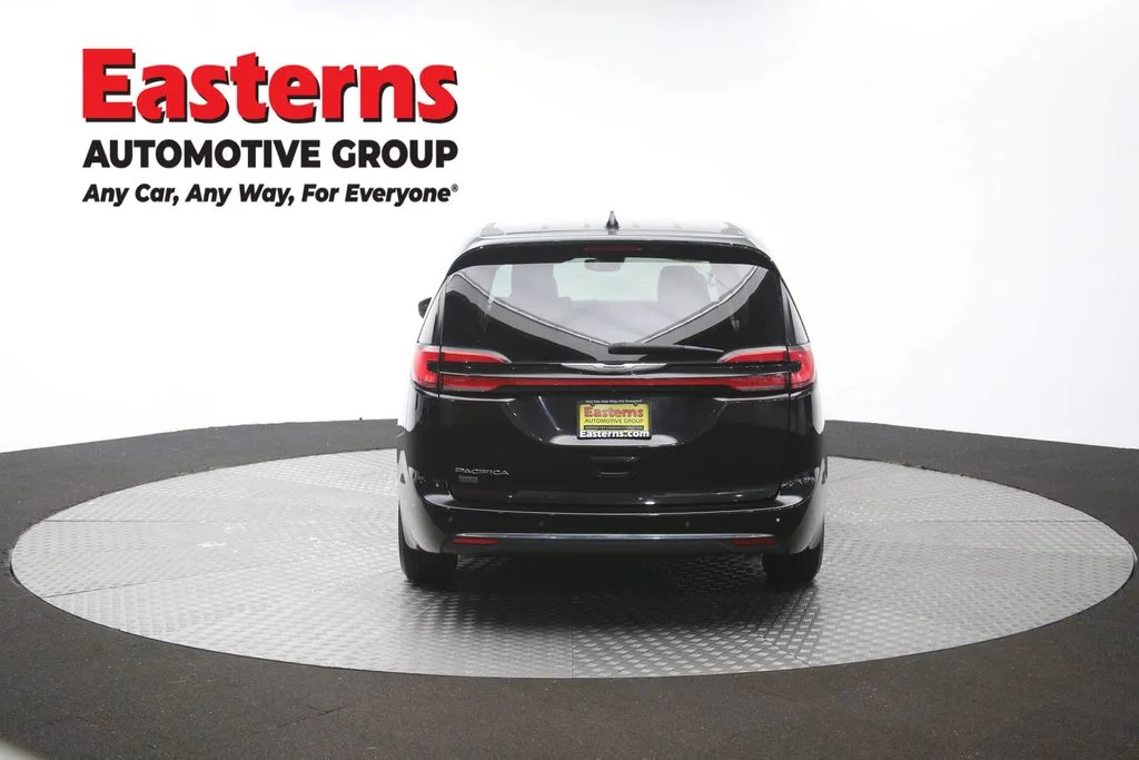 Used 2023 Black Chrysler Touring L image 39