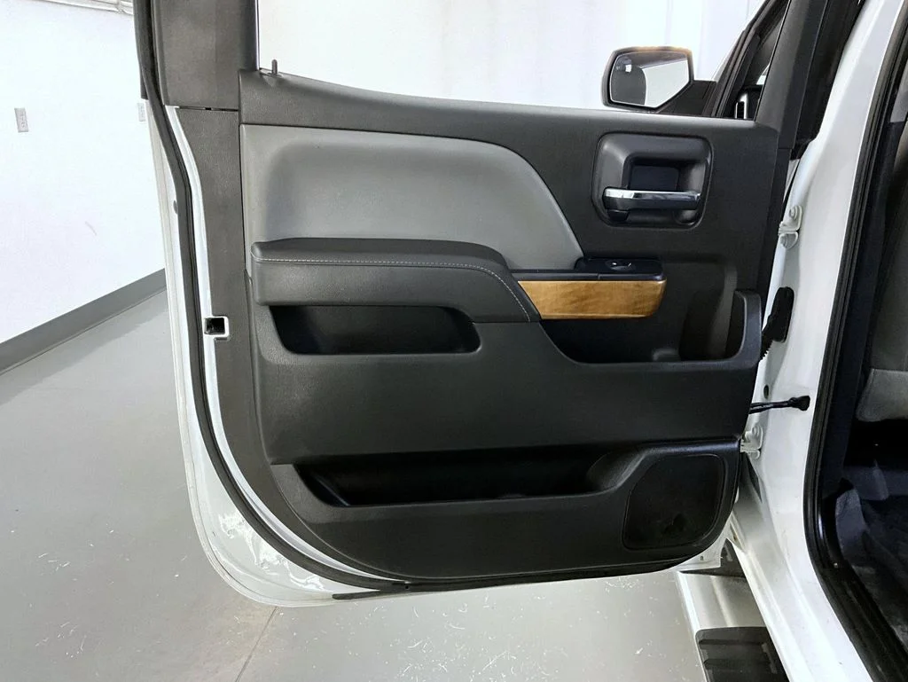 Used 2017 White Chevrolet LTZ image 20