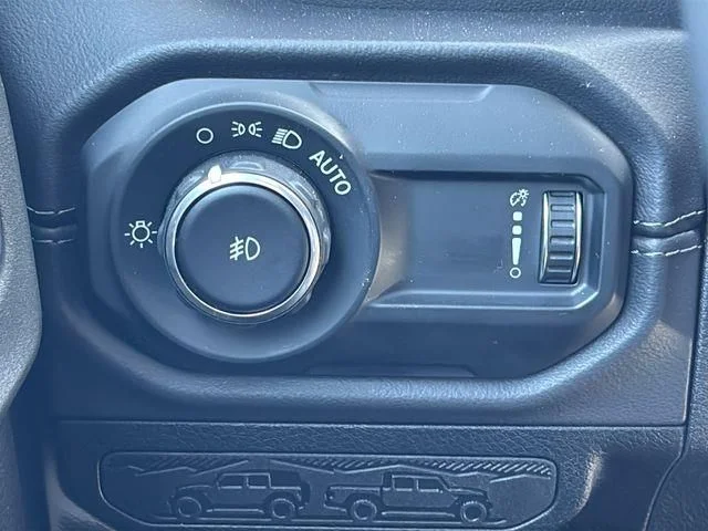 2025 Jeep Wrangler 4-Door Sahara - Photo 36