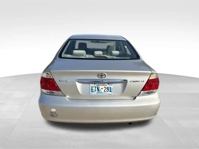 Used 2006 Silver Toyota LE image 4