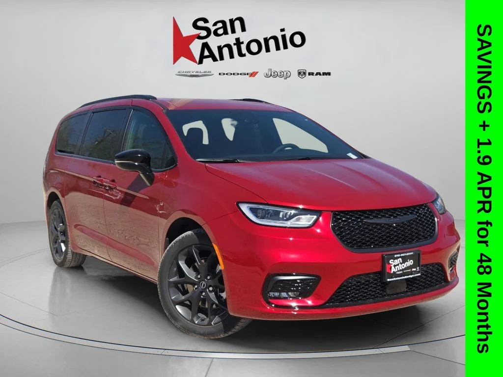 2026 Chrysler Pacifica Select's photo