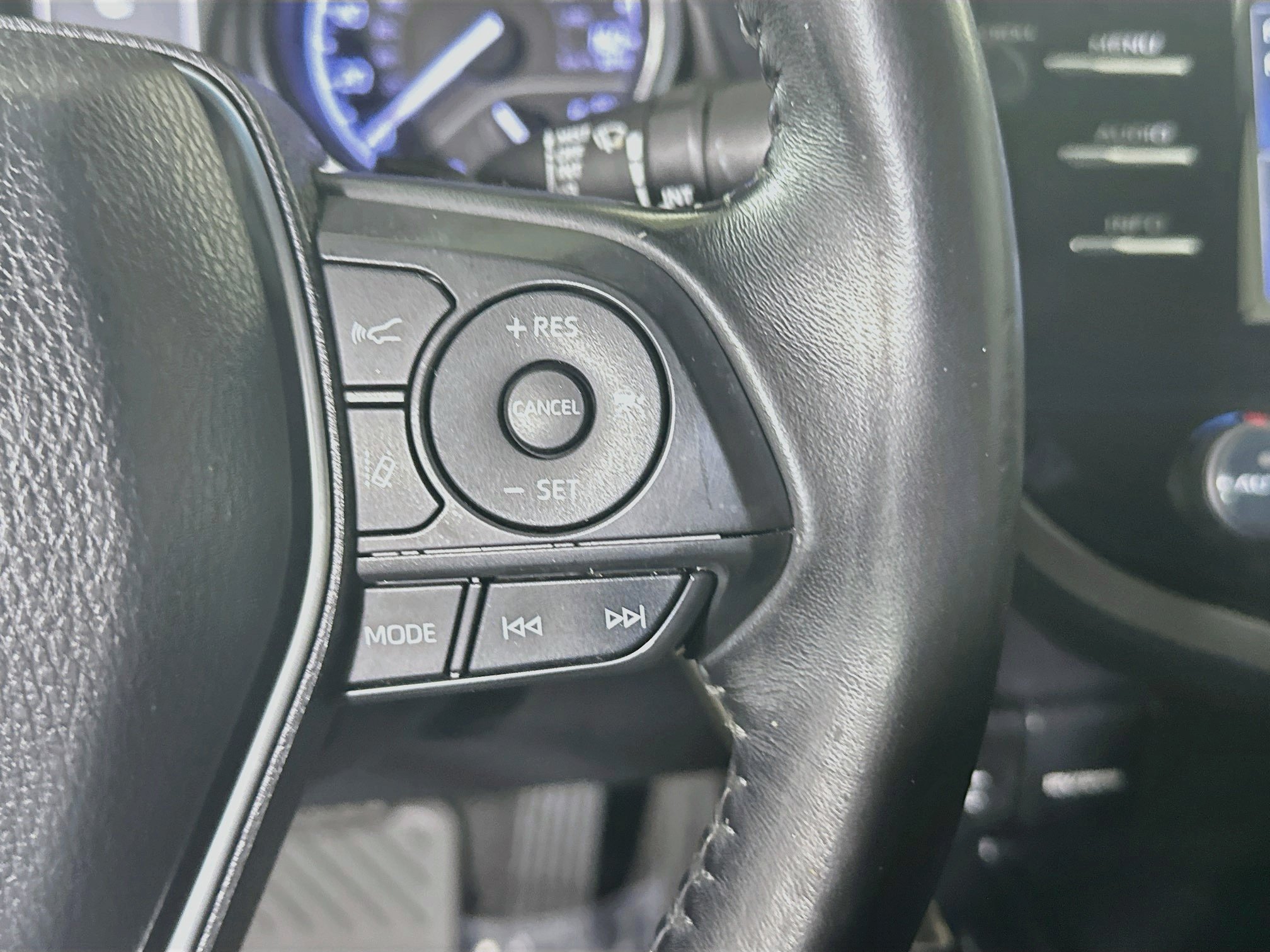 Used 2018 Super White Toyota SE image 17