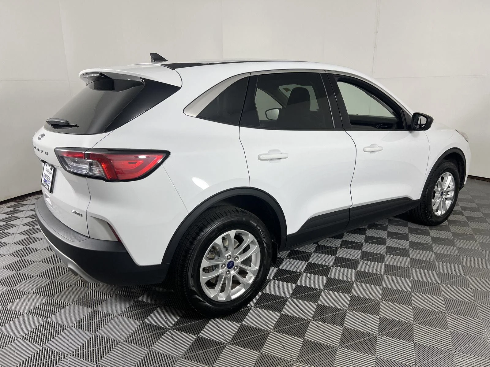 Used 2022 Oxford White Ford SE image 10